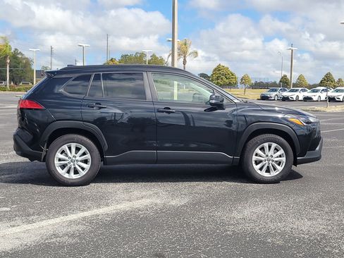 Used 2025 Toyota Corolla Cross LE image 8