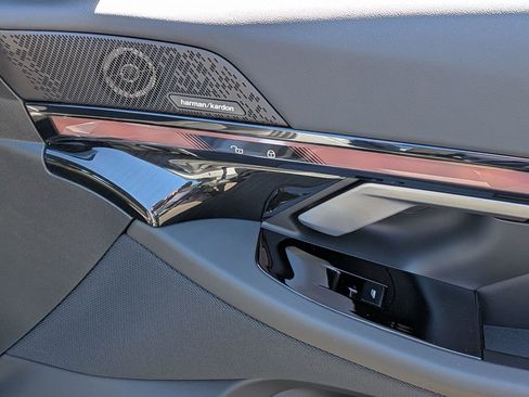 New 2026 BMW i5 eDrive40 image 18