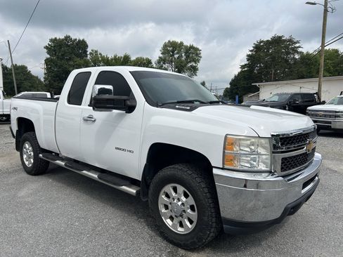 Used 2013 Chevrolet Silverado 2500 W/T AWD/4WD image 4