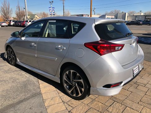 Used 2018 Toyota Corolla iM image 4