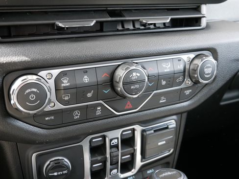 New 2026 Jeep Gladiator Sport AWD/4WD image 15