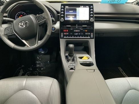 Used 2019 Toyota Avalon Limited image 30