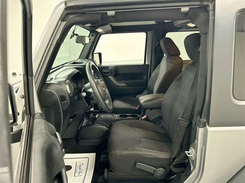 Used 2015 Jeep Wrangler Sport image 9