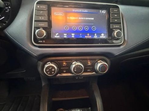 Used 2024 Nissan Versa SV FWD image 17