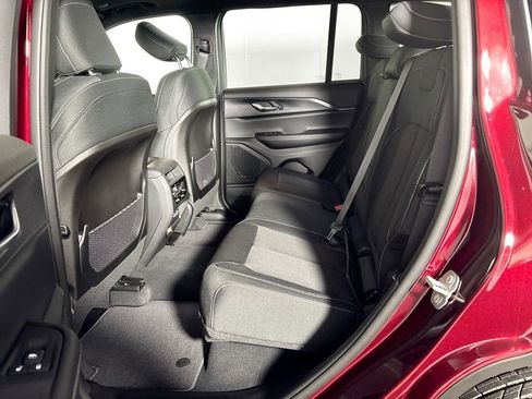 New 2026 Jeep Grand Cherokee Laredo AWD/4WD image 20