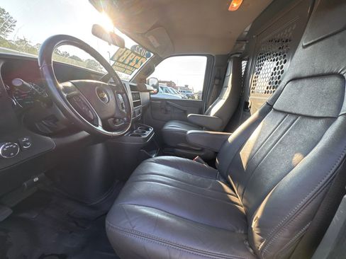 Used 2022 Chevrolet Express 3500 Extended w/ Driver Convenience Package RWD image 12