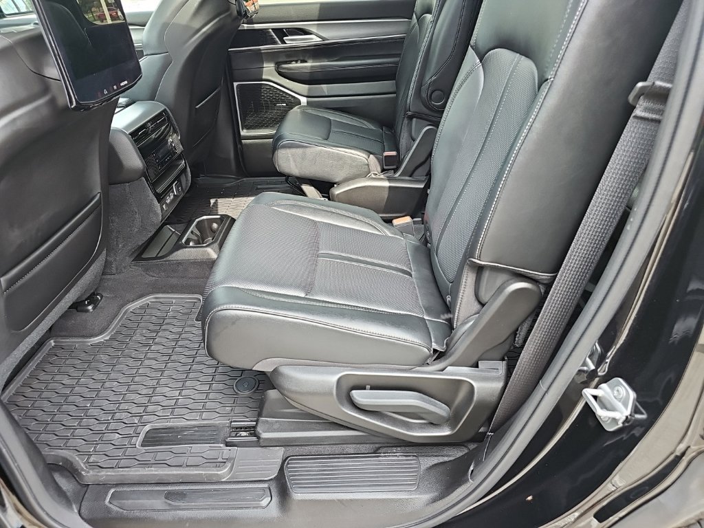 Used 2024 Jeep Wagoneer Series II AWD/4WD image 19