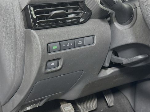 Used 2025 Nissan Sentra SV FWD image 8