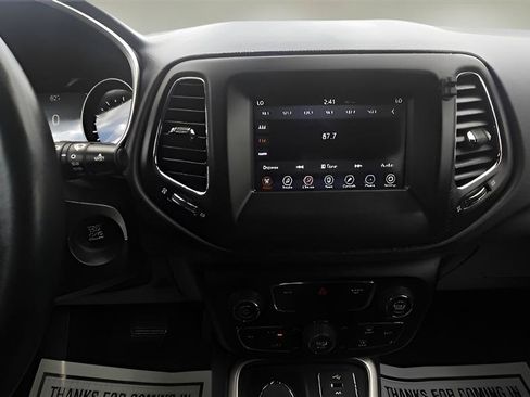 Used 2018 Jeep Compass Latitude w/ Popular Equipment Group AWD/4WD image 13