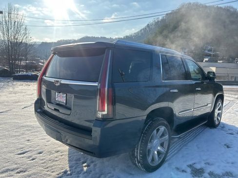 Used 2020 Cadillac Escalade Luxury image 7