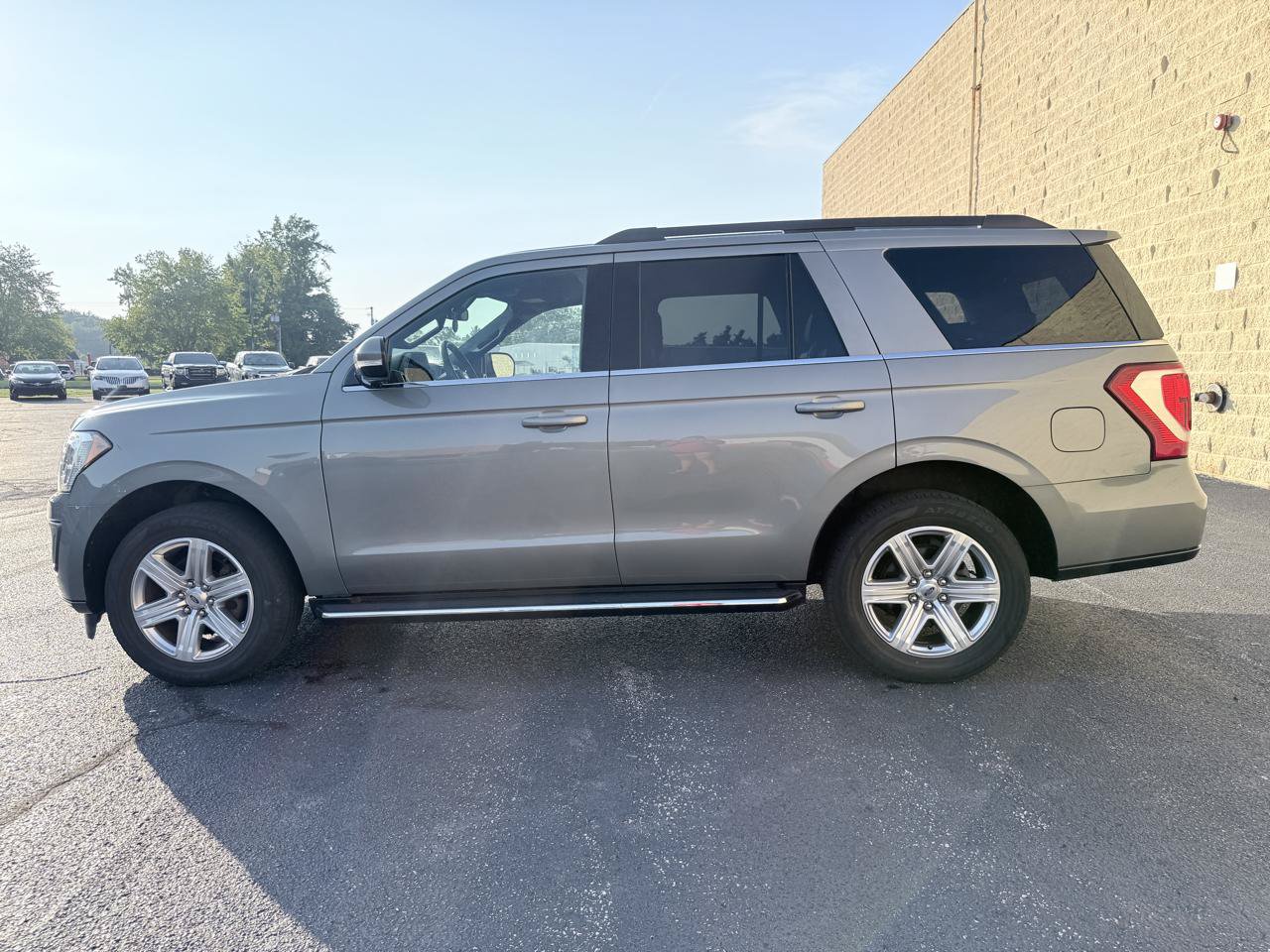 Used 2019 Ford Expedition XLT w/ Equipment Group 202A RWD image 2