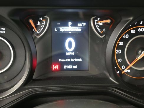 Used 2025 Jeep Gladiator Sport AWD/4WD image 12