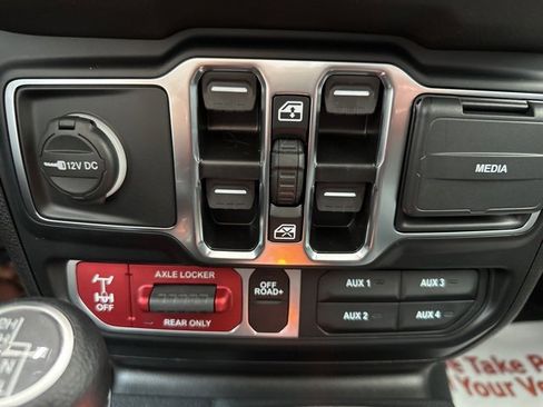 Used 2024 Jeep Gladiator Sport image 28