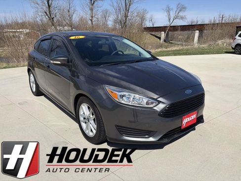 Used 2016 Ford Focus SE image 1