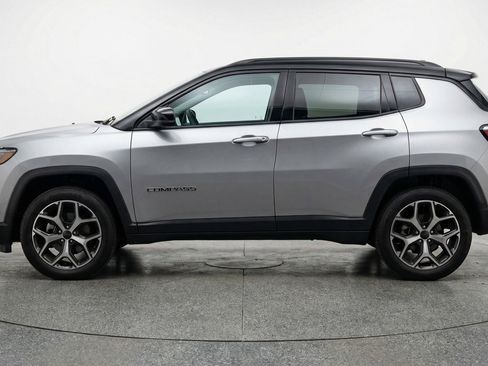 Used 2025 Jeep Compass Limited image 5