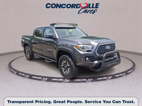 Used 2018 Toyota Tacoma TRD Off-Road AWD/4WD image 1