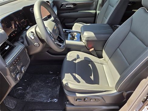New 2025 Chevrolet Suburban Premier image 6