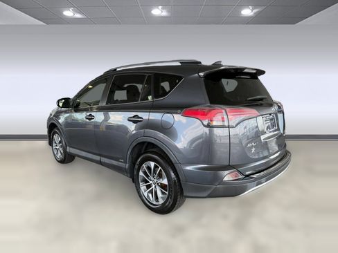 Used 2018 Toyota RAV4 XLE AWD/4WD image 3