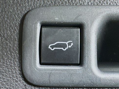 Used 2020 Toyota Highlander XLE image 31