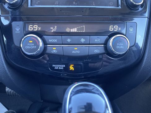 Used 2022 Nissan Rogue Sport SV w/ Technology Package AWD/4WD image 16