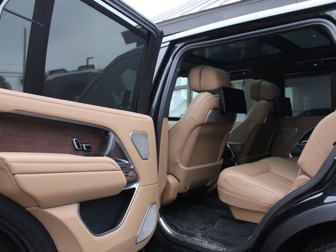 Used 2024 Land Rover Range Rover Long Wheelbase Autobiography image 31