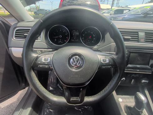 Used 2017 Volkswagen Jetta SE FWD image 15