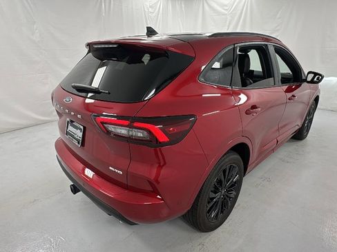 Used 2024 Ford Escape ST-Line Elite w/ Premium Technology Package image 3