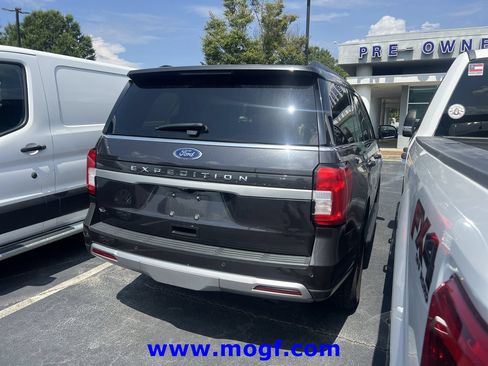 Used 2024 Ford Expedition XLT AWD/4WD image 3