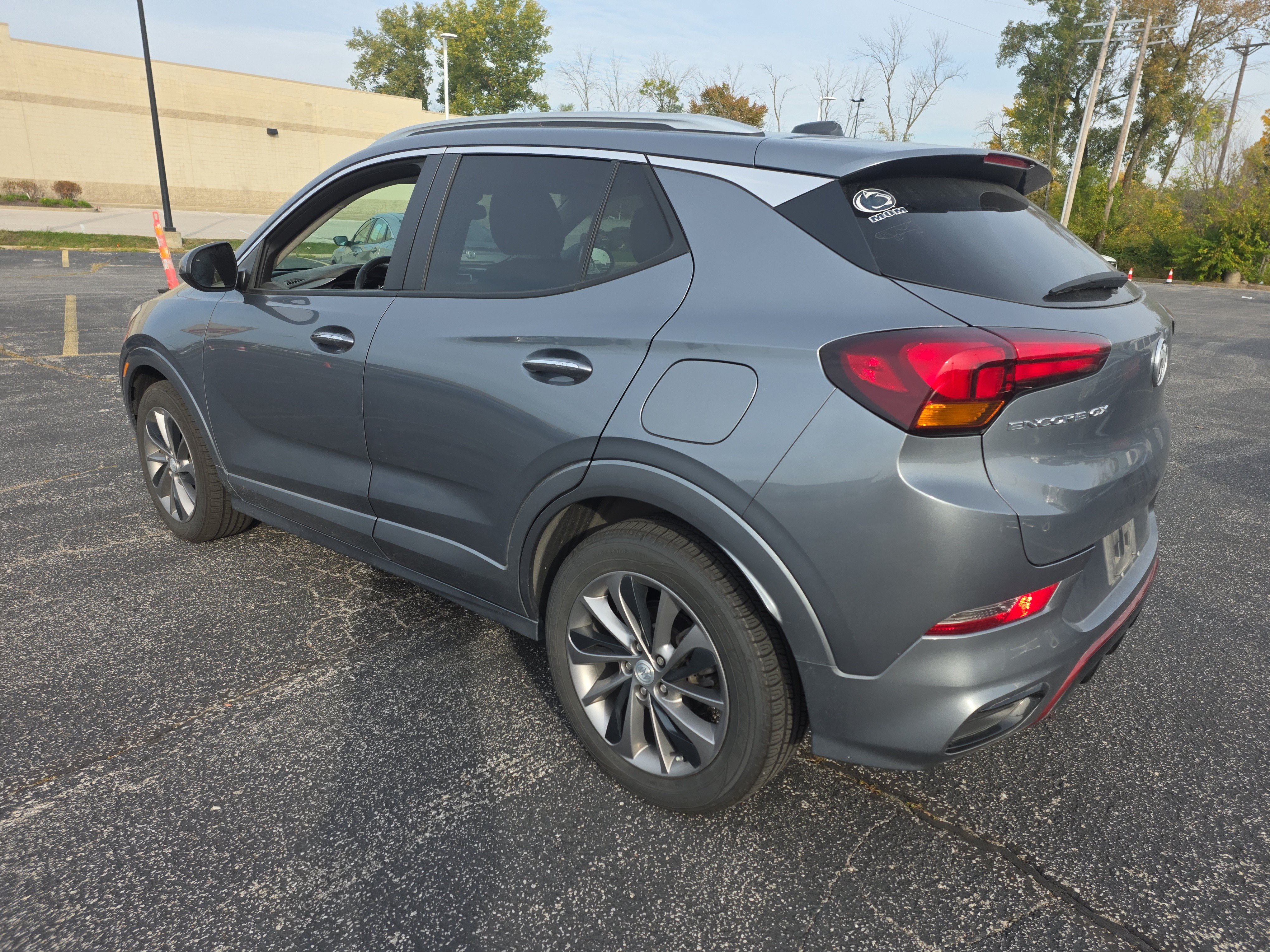 Used 2022 Buick Encore GX Select w/ Sport Touring Package FWD image 6