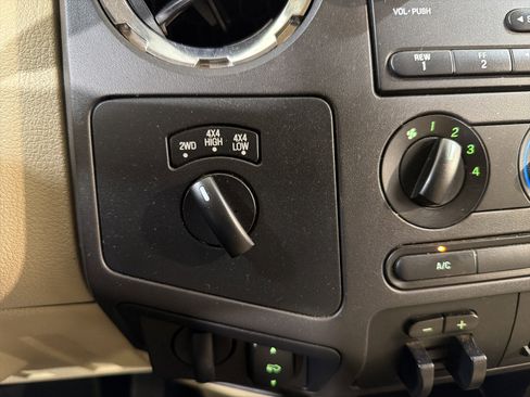 Used 2009 Ford F250 Lariat image 19