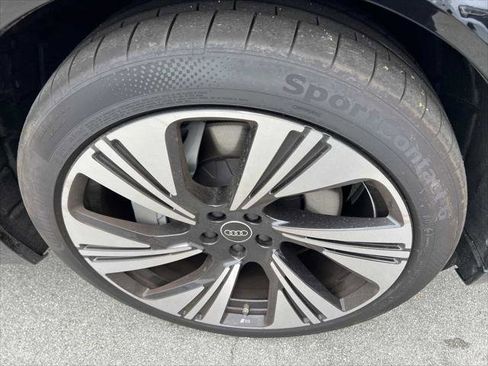 New 2024 Audi Q8 e-tron Prestige image 9