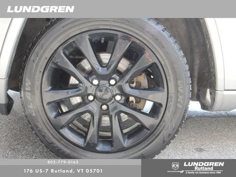 Used 2021 Jeep Grand Cherokee Laredo X AWD/4WD image 34