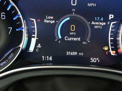 Used 2025 Chrysler Pacifica Limited FWD image 16