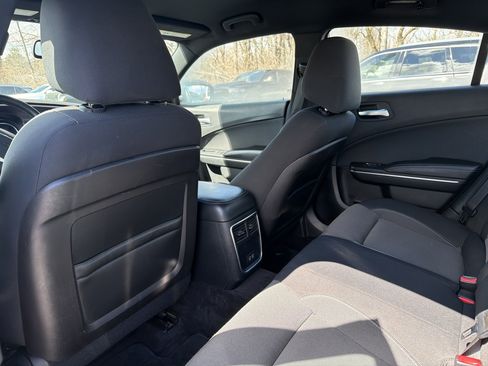 Used 2016 Dodge Charger SE w/ Sport Appearance Group image 11