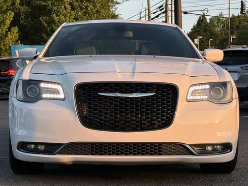 Used 2018 Chrysler 300 S RWD image 8