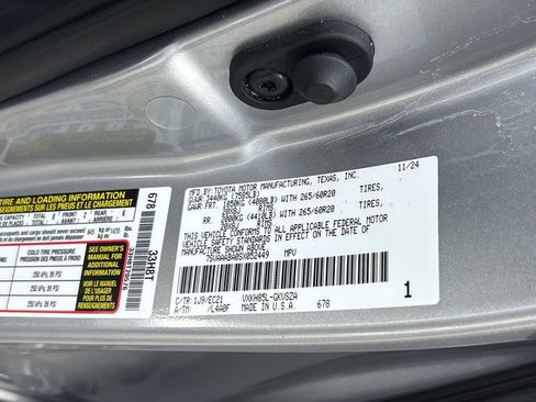 Used 2025 Toyota Sequoia SR5 w/ SR5 Premium Package AWD/4WD image 38