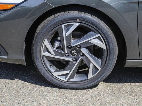 New 2025 Hyundai Elantra SEL FWD image 11