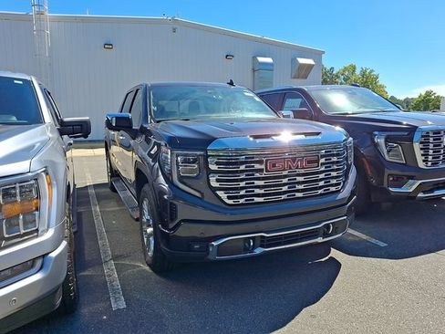 Used 2024 GMC Sierra 1500 Denali w/ Technology Package AWD/4WD image 2