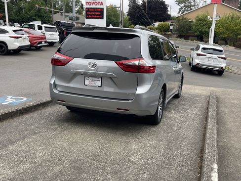 Certified 2020 Toyota Sienna XLE FWD image 7