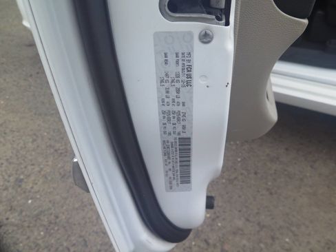 Used 2016 Chrysler Town & Country Touring-L FWD image 20