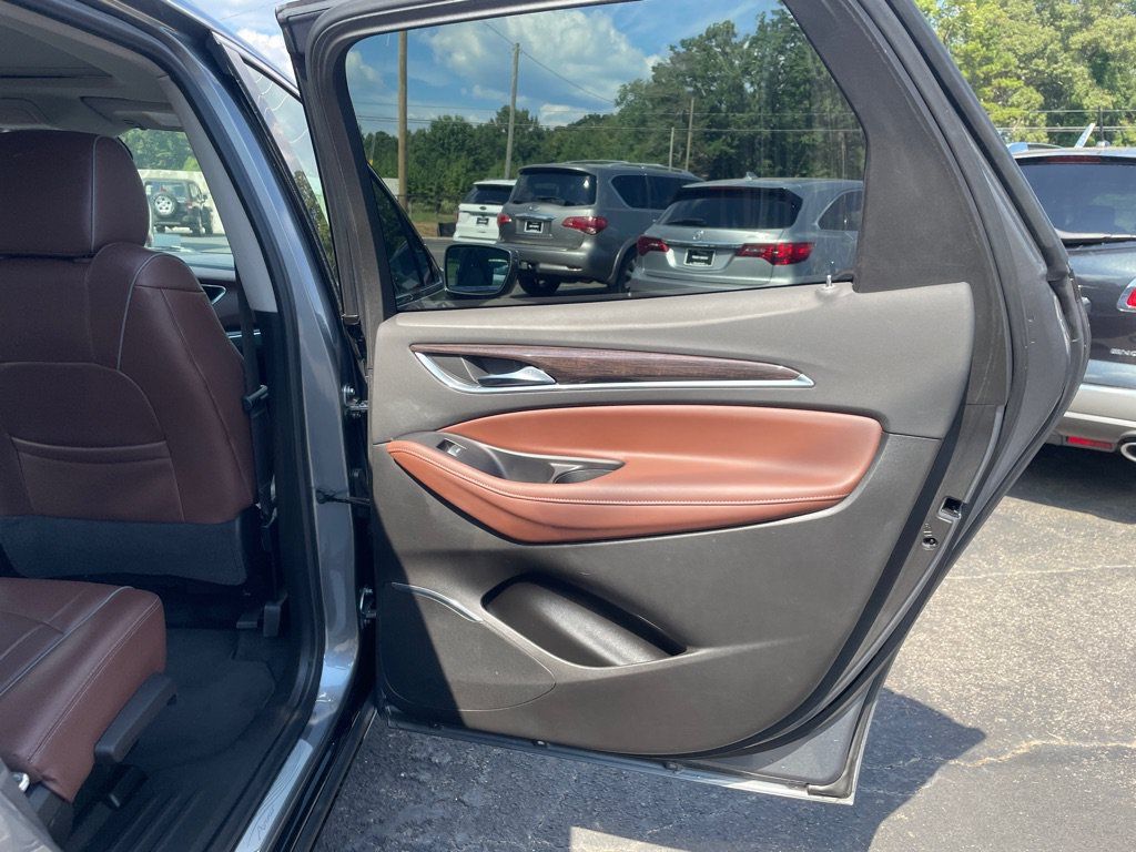 Used 2018 Buick Enclave Avenir w/ Avenir Technology Package AWD/4WD image 19