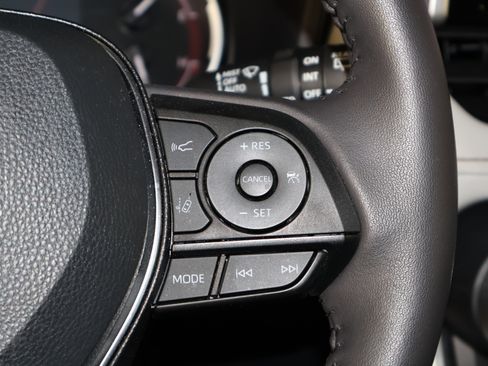 Used 2025 Toyota RAV4 XLE image 22