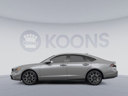 Used 2023 Honda Accord Touring image 2