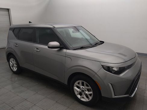 Used 2024 Kia Soul LX w/ Option Group 015 FWD image 11
