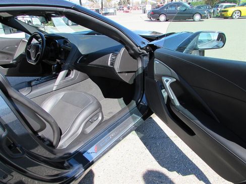 Used 2019 Chevrolet Corvette Stingray Coupe w/ Battery Protection Package image 21