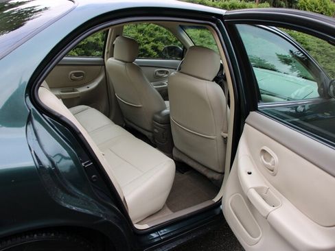 Used 1998 Oldsmobile Intrigue GL image 6