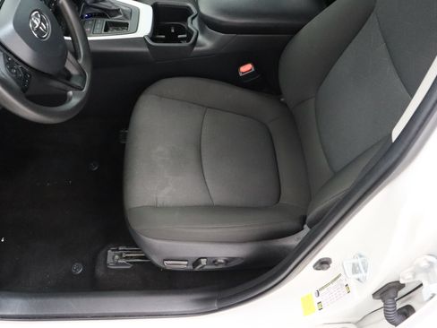 Used 2025 Toyota RAV4 XLE FWD image 15