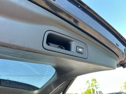 Used 2017 Honda Pilot Touring image 10