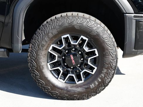 Used 2024 GMC Sierra 2500 AT4X AWD/4WD image 9