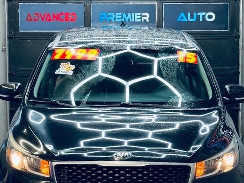 Used 2015 Kia Sedona L image 5